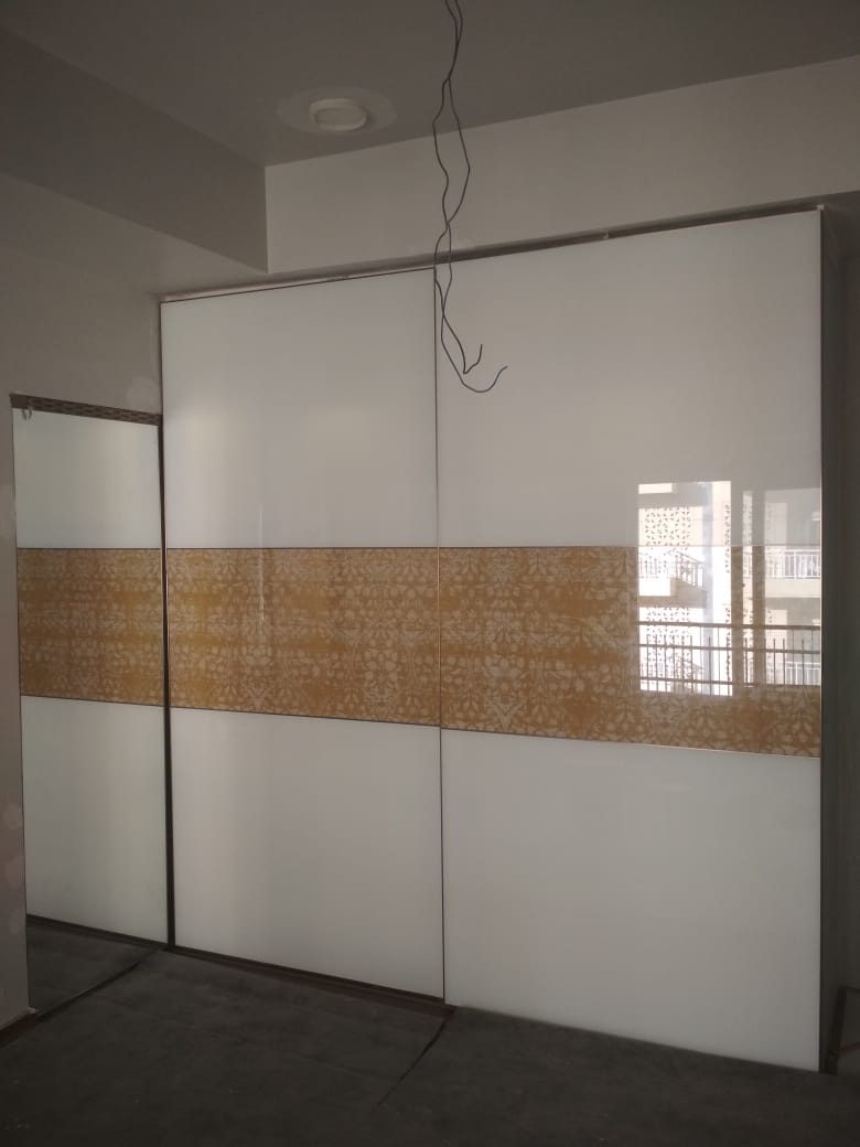 lacquer-glass-wardrobe-dealers-manufacturers-in-gurgaon-gurugram-india-top-dealers-manufacturers-in-gurgaon